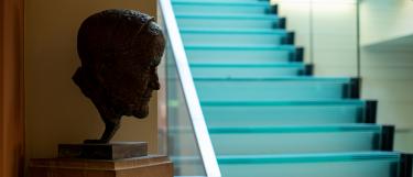 Kopf Alfred Webers in der Campus Bibliothek